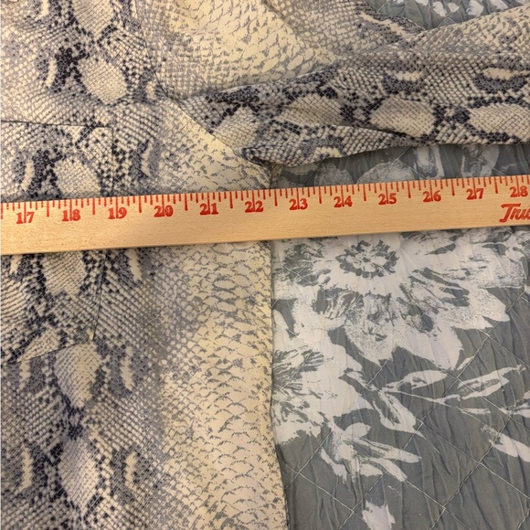 Gray and Tan Long Sleeve Notched Collar Button Down Shirt - Picture 3 of 7